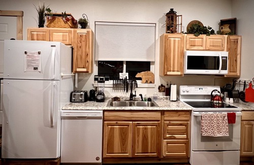Garden City Cabin | Mama Bear Cabin at Bear Lake -SNAG last minute DEALS-ALL SIZE GROUPS