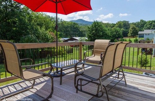Candler House | Mama Bears Blue Bungalow-Asheville/Candler/HotTub/No Pet Fee
