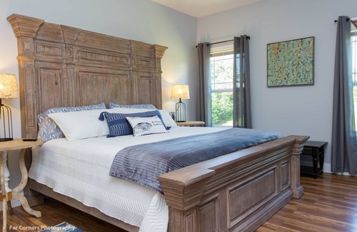 Candler House | Mama Bears Blue Bungalow-Asheville/Candler/HotTub/No Pet Fee