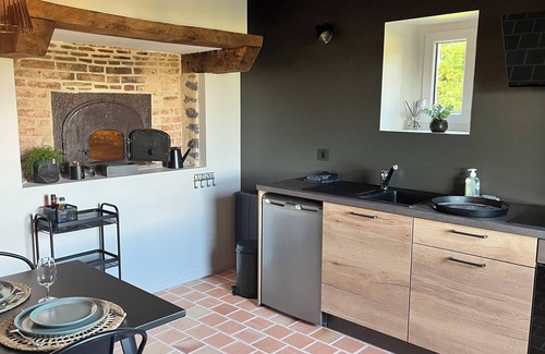 Saint-Ouen-des-Toits Apartment | Manaë - Country guest suite with private spa