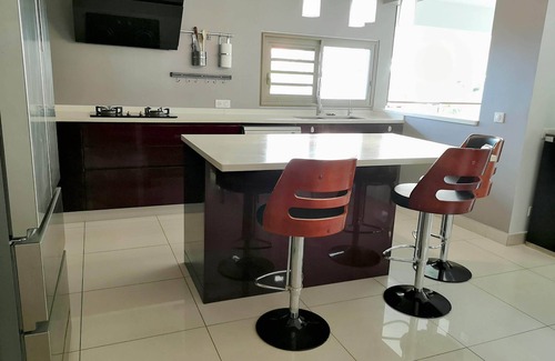 Faaa House | Manapiti on the hill, in luxury residence Pamatai Hills, close to airport