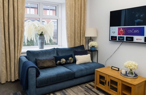 Droylsden House | Manchester Hideaway on Shrewsbury Road