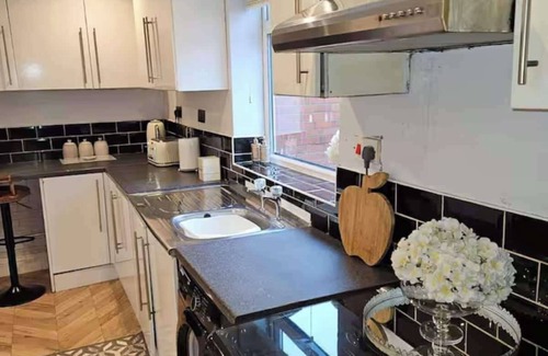 Droylsden House | Manchester Hideaway on Shrewsbury Road