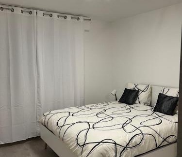 Neudorf Est Apartment | Mandana