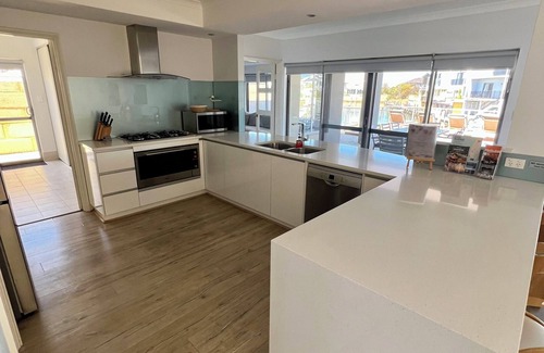 Wannanup House | Mandurah Family Holiday Home Outdoor Pool private Canal access Kayaking