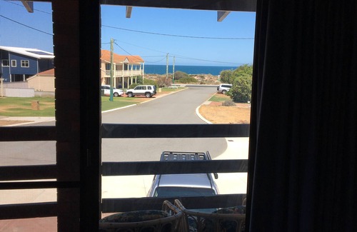 Madora Bay House | MANDURAH, Madora Bay home for families and pet friendly, 2 min walk to beach