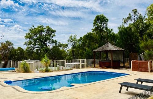 Parklands House | Mandurah Oasis Retreat