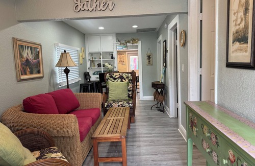 Lake Worth House | Mango Beach Retreat