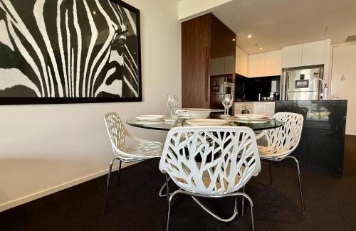 City East Apartment | Manhattan Luxe Views L14 Pool Spa Gym 1BR 1 Bath 1 Secure Parking Central City