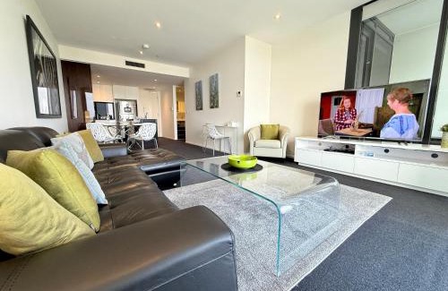 City East Apartment | Manhattan Luxe Views L14 Pool Spa Gym 1BR 1 Bath 1 Secure Parking Central City