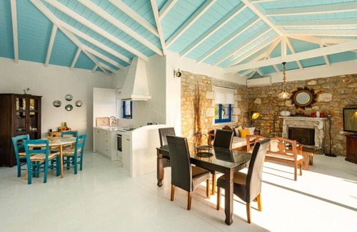Riglia Villa | MANI HOLIDAY HOUSE. Pet Friendly!