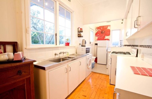 Manly Vale House | Manly Sunshine Cottage - quiet family retreat