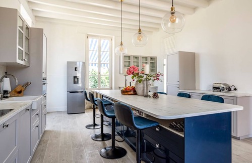 Javrezac Villa | Manoir Colombard - Six Bedroom Villa, Sleeps 12