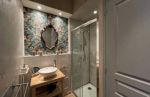 Mont-Dol Apartment | Manoir de la Bégaudière : Gîte Mahé de la Bourdonnais