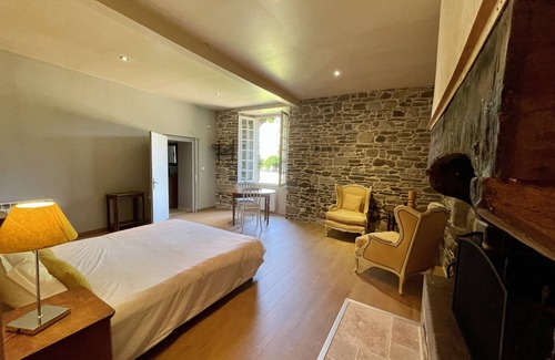 Mont-Dol Apartment | Manoir de la Bégaudière : Gîte Mahé de la Bourdonnais