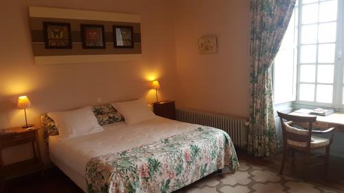 Chantonnay House | Manoir De Ponsay