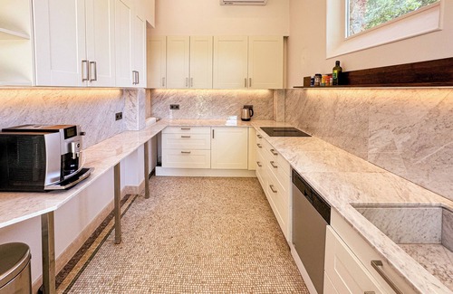Parmain House | Manoir des 3 cèdres - 35 minutes paris - Swimming pool - SPA - Tennis - 23 people