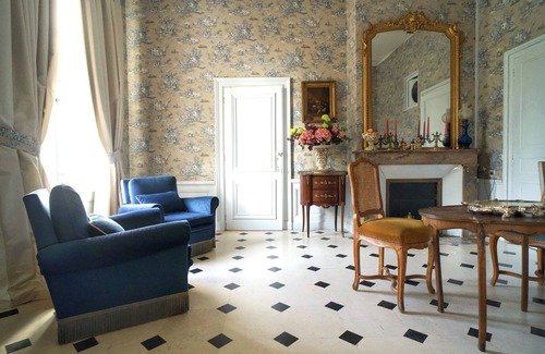 Bourre Bed & Breakfast | Manoir de la Salle du Roc - Constance suite King size bed.