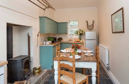 Egton Cottage | MANOR COTTAGE, pet friendly, character holiday cottage in Egton