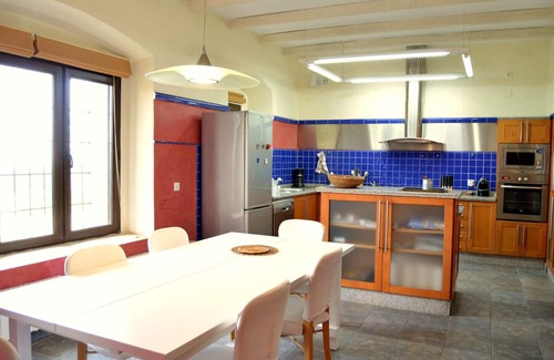 Pago de San Clemente Cottage | Manor house among cypresses and olive trees