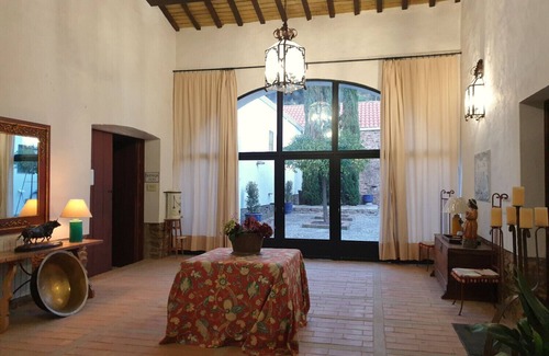 Pago de San Clemente Cottage | Manor house among cypresses and olive trees