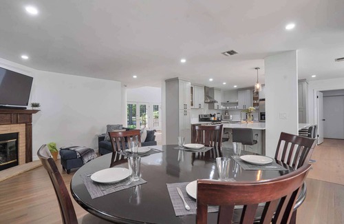 Manorville House | Manorville Escape: Fireplace, Fenced Backyard