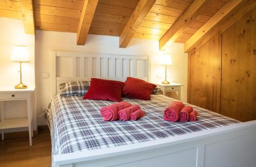 Villaggio al Pino Apartment | Mansarda Villa Adele