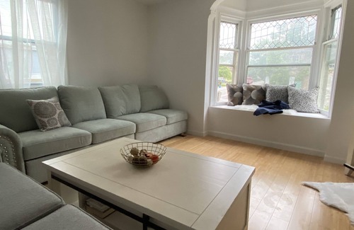 Westtown House | Mansion house with a pool and tennis in 5000 sqft