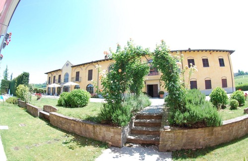 Nizza Monferrato Apartment | Mansion in Nizza Monferrato with Pool & Views