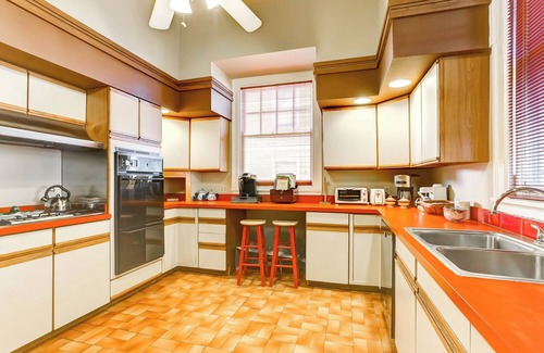 Faubourg Livaudais Bed & Breakfast | Mansion in the Garden District