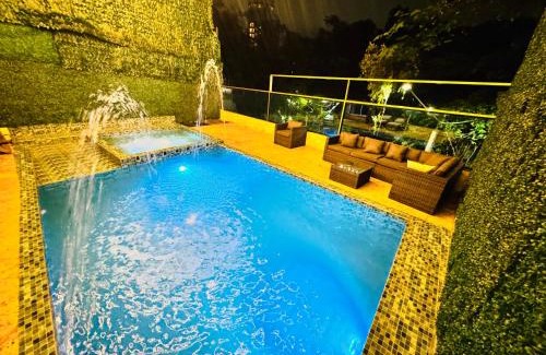 Zona Rosa Villa | Mansion Parque Lleras Poblado Medellin