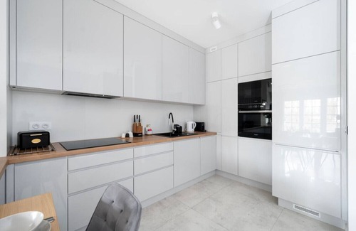 Baluty Apartment | Manufaktura Apt - Parking & Balcony - by Rentujemy