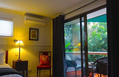 Maleny House | Manuka Getaway with Log Fire & Gourmet Breakfast