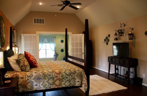 Tomball Bed & Breakfast | Maple Creek Bed & Breakfast-Whole House/Pool, 5+ acres, Wedding Venues Nearby