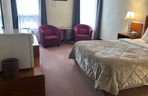 Maple Creek Hotel | Maple Creek Motor Inn
