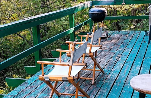 Attica Cabin | Maple Crest Cabin is a peaceful getaway from everyday life
