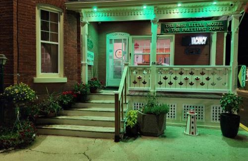 Goderich Hotel | Maple Leaf Motel