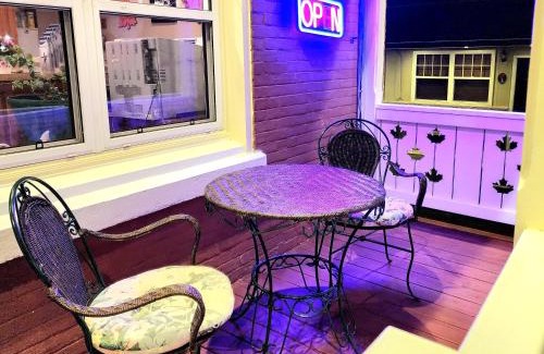 Goderich Hotel | Maple Leaf Motel