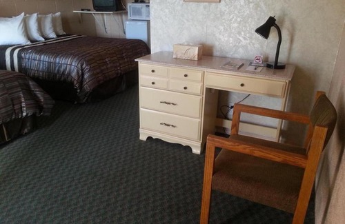 Emerson Hotel | Maple Leaf Motel Emerson