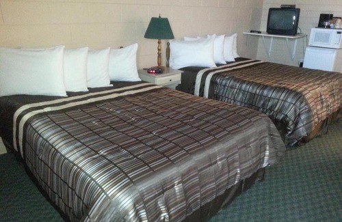Emerson Hotel | Maple Leaf Motel Emerson