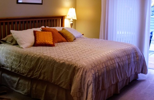Banff Bed & Breakfast | Maple Room in Banff National Park