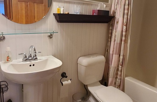 Banff Bed & Breakfast | Maple Room in Banff National Park