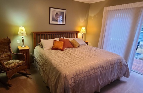 Banff Bed & Breakfast | Maple Room in Banff National Park