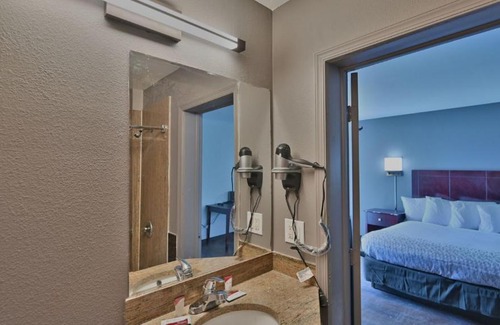 Center Moreland Hotel | Maplehurst Motel