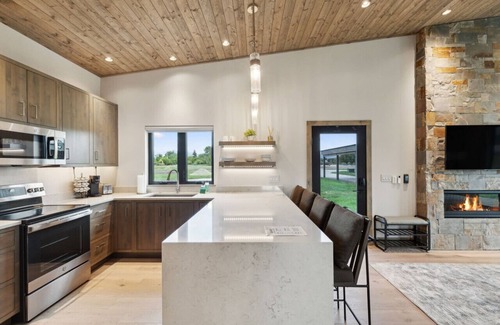 Grantsdale Cabin | Mara Luxury Cabins- Ponderosa