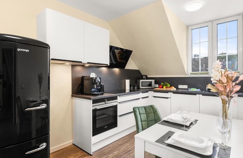 Uerdingen Apartment | Maracoon - Suite Studios Krefeld Uerdingen I 20 Min zur Messe