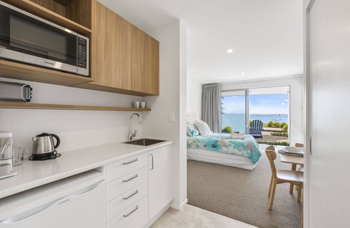 Maraetai Cottage | Maraetai Couples Retreat - Omana Beach Apartment