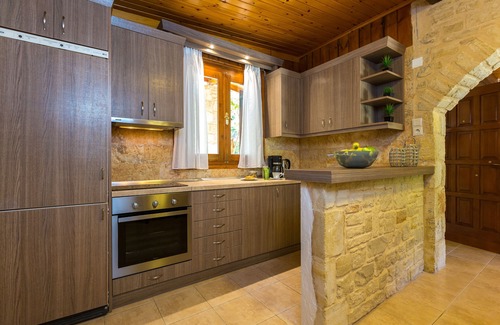 Xiro Chorio Villa | Maratho Villa, heated whirlpool, mini golf & more - Full privacy & 2 km to beach