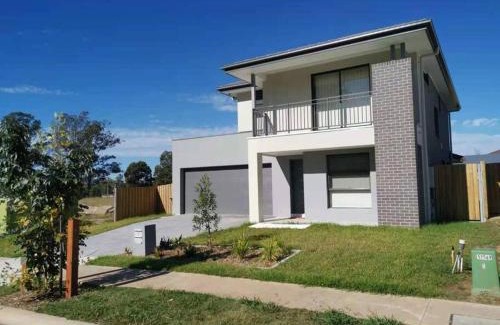 Maraylya Villa | MaraylyaBox hillGables Specious 5Br Sweet House