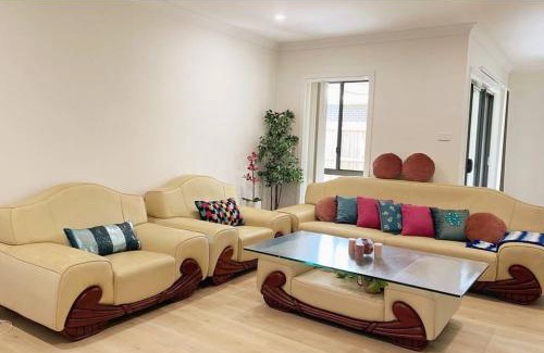 Maraylya Villa | MaraylyaBox hillGables Specious 5Br Sweet House